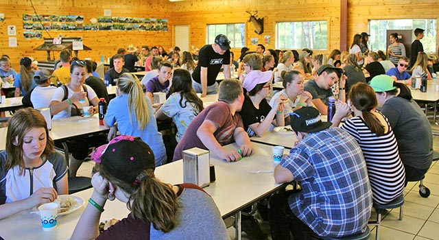 Picture of guests eating (links to the dining hall page)